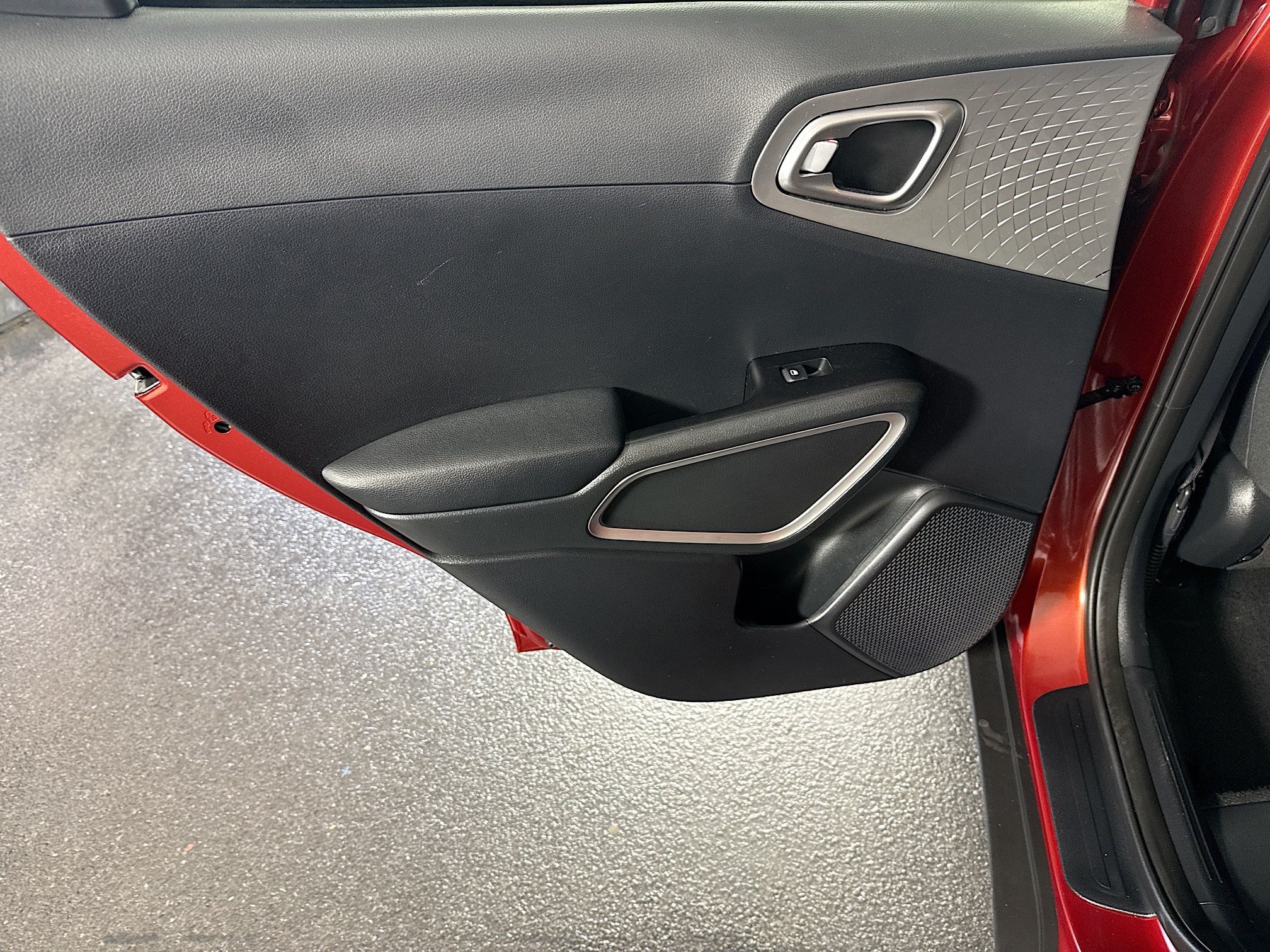 Used 2023 Kia Soul LX w/ LX Technology Package FWD image 25