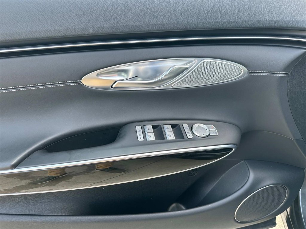 Used 2025 Genesis GV70 2.5T image 13