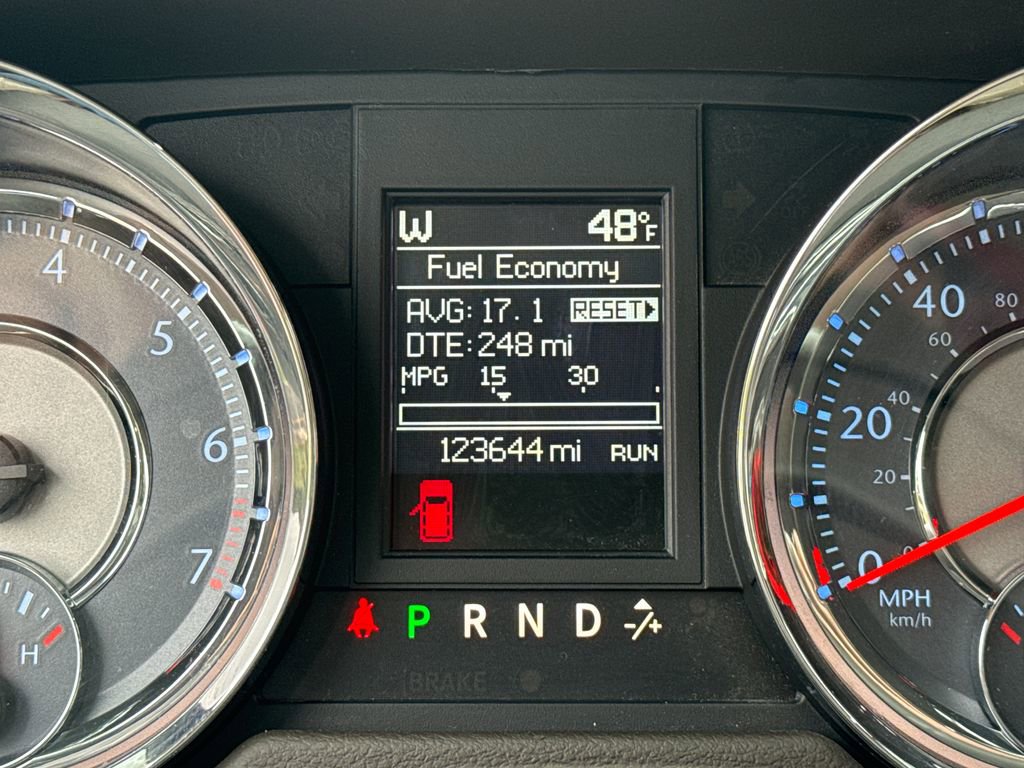 Used 2015 Chrysler Town & Country Touring-L w/ Driver Convenience Group FWD image 17