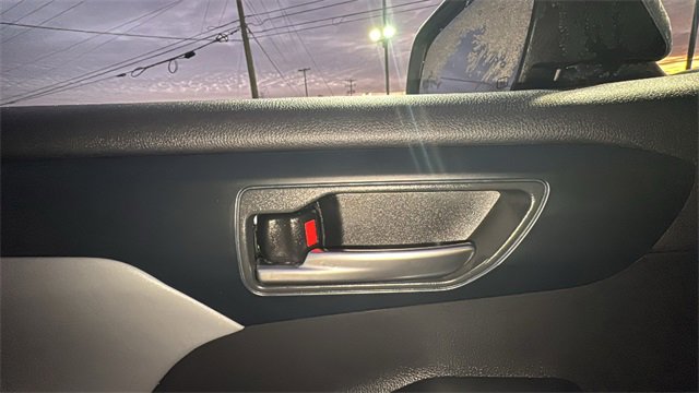 Used 2023 Toyota Highlander XLE image 9