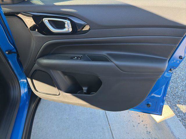 New 2026 Jeep Compass Latitude AWD/4WD image 18