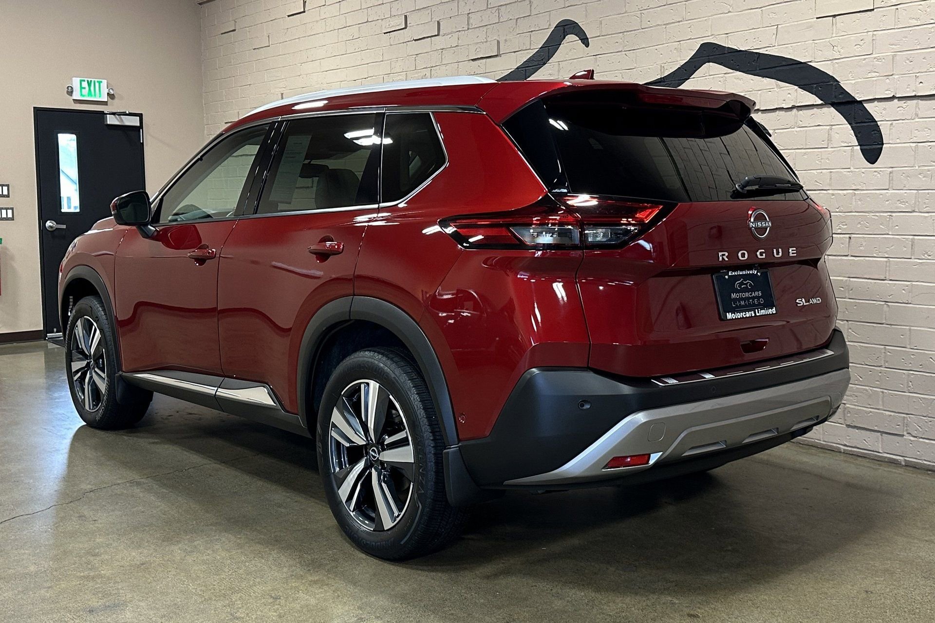 Used 2023 Nissan Rogue SL w/ SL Premium Package image 6