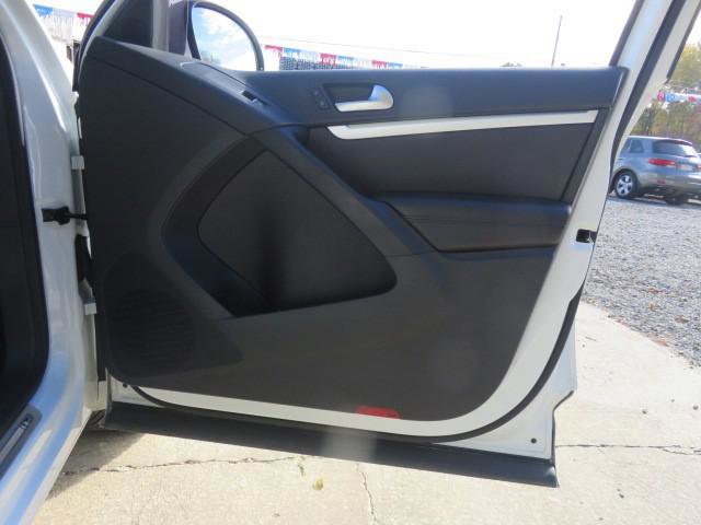 Used 2016 Volkswagen Tiguan R-Line image 17