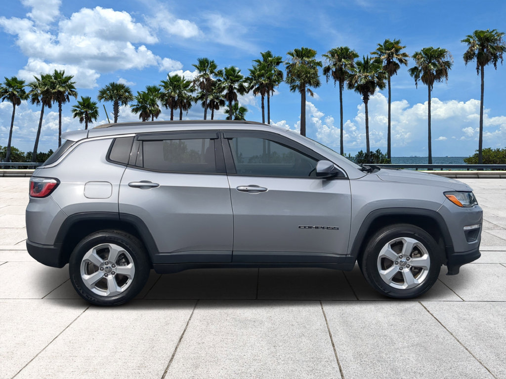 Used 2018 Jeep Compass Latitude w/ Cold Weather Group AWD/4WD image 4