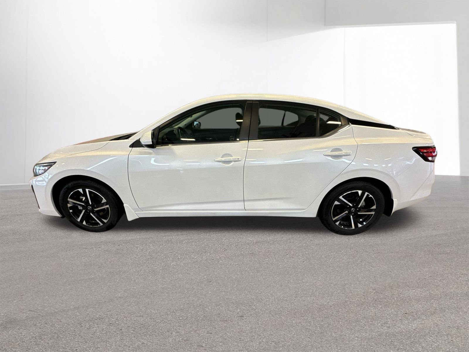 Used 2025 Nissan Sentra SV image 29