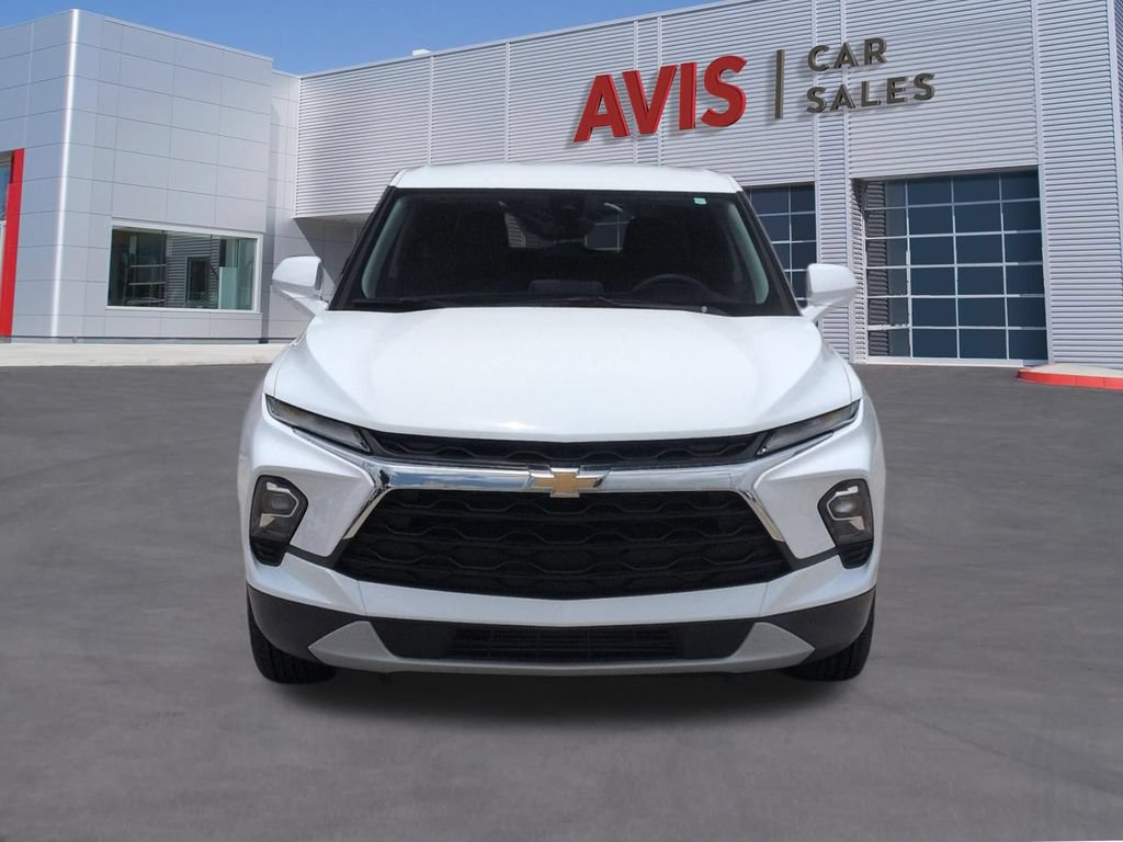 Used 2025 Chevrolet Blazer LT FWD image 2