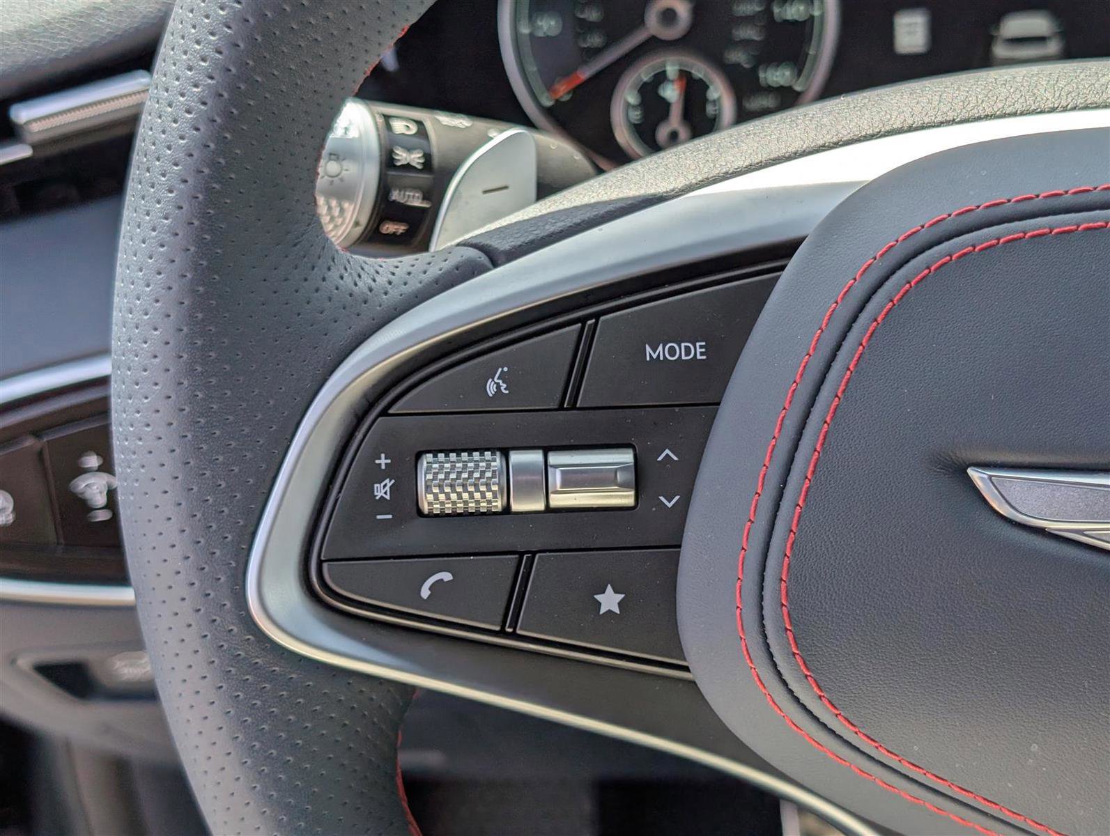 Used 2025 Genesis GV70 3.5T Sport image 23