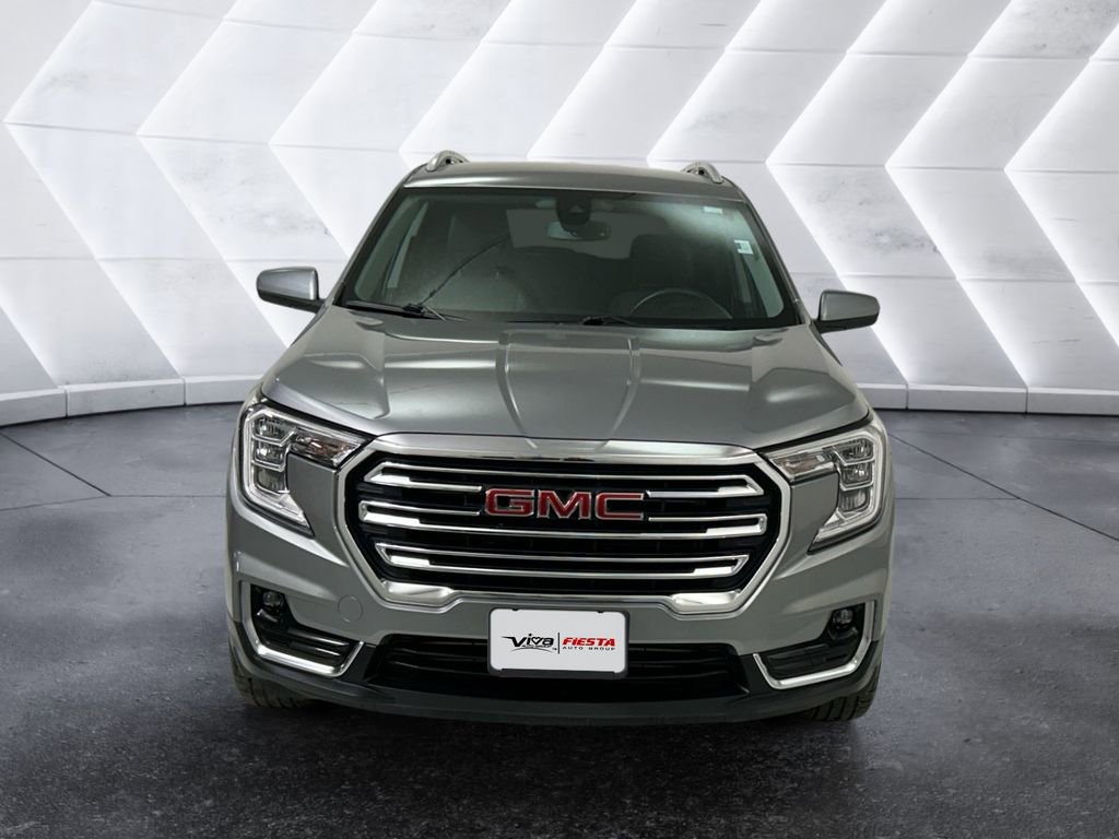 Used 2024 GMC Terrain SLT image 2