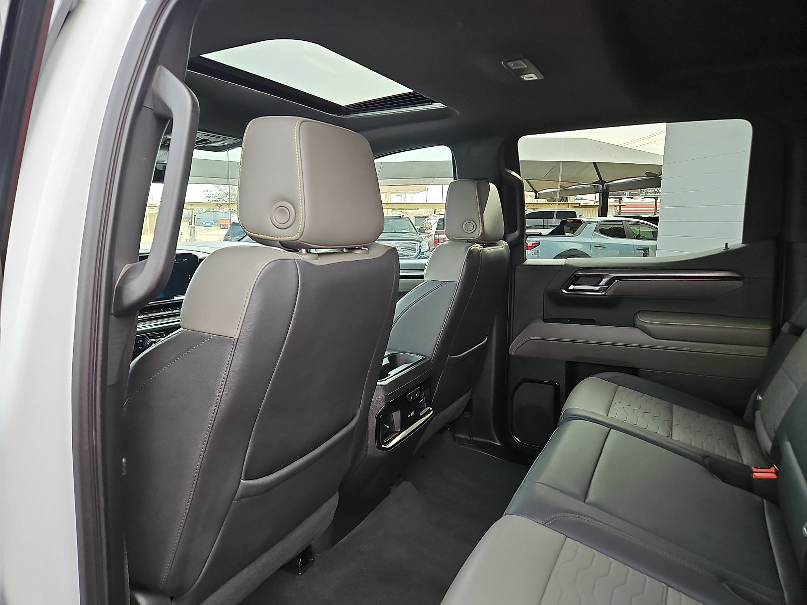 Used 2023 Chevrolet Silverado 1500 ZR2 w/ Technology Package image 8