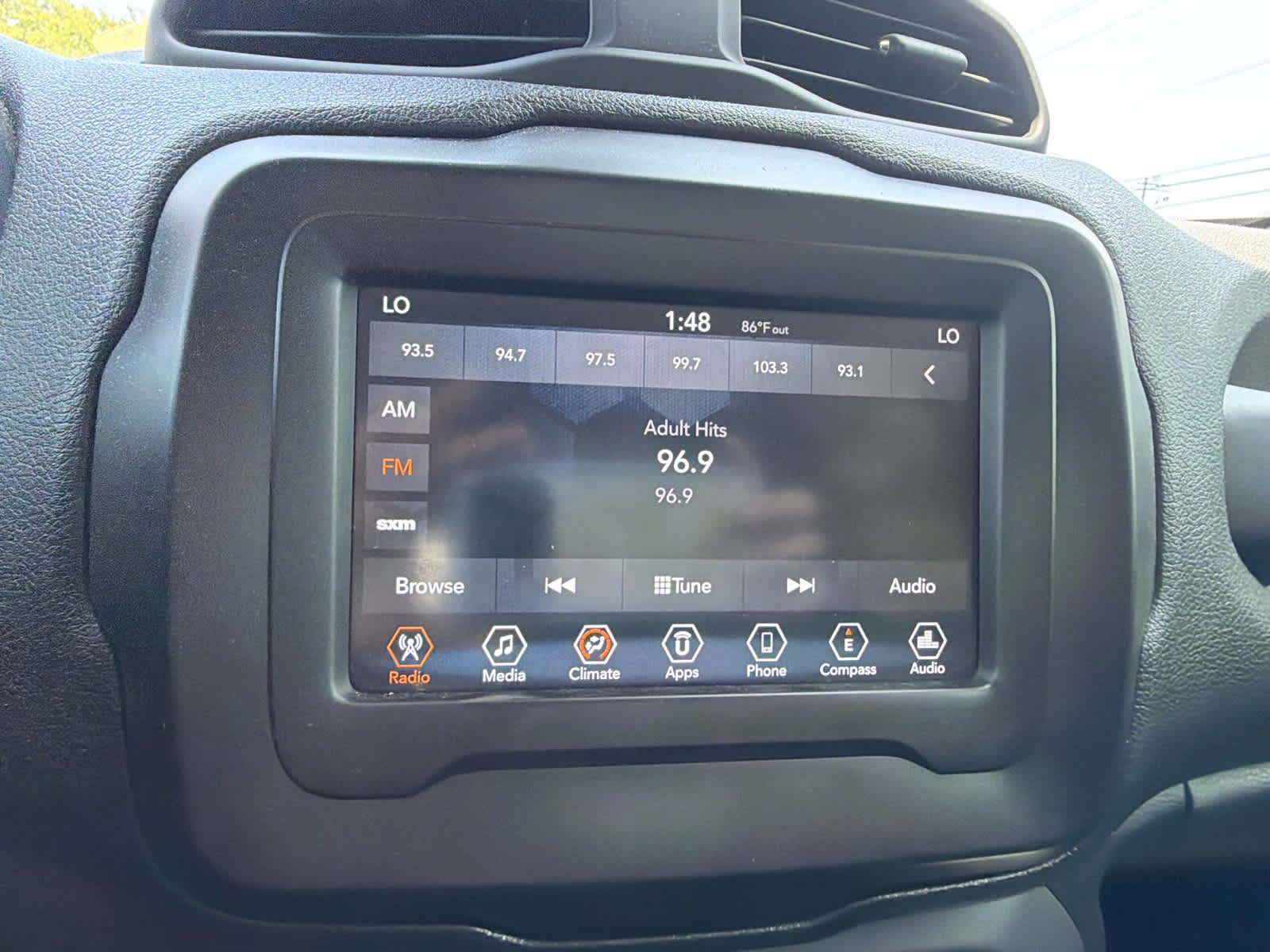 Used 2018 Jeep Renegade Latitude FWD image 32