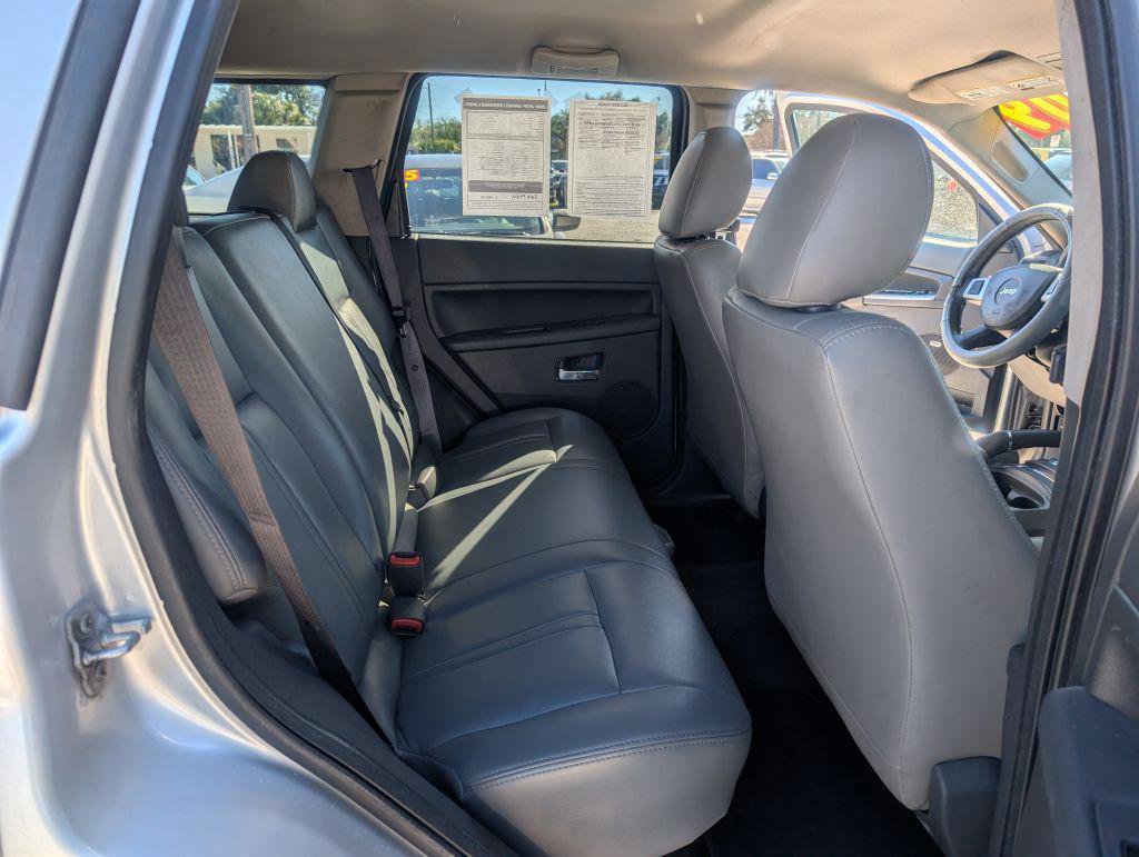 Used 2009 Jeep Grand Cherokee Laredo w/ Popular Equipment Group image 12