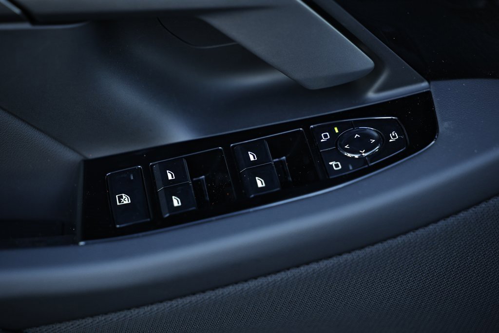 New 2026 BMW 550e xDrive w/ Premium Package image 18