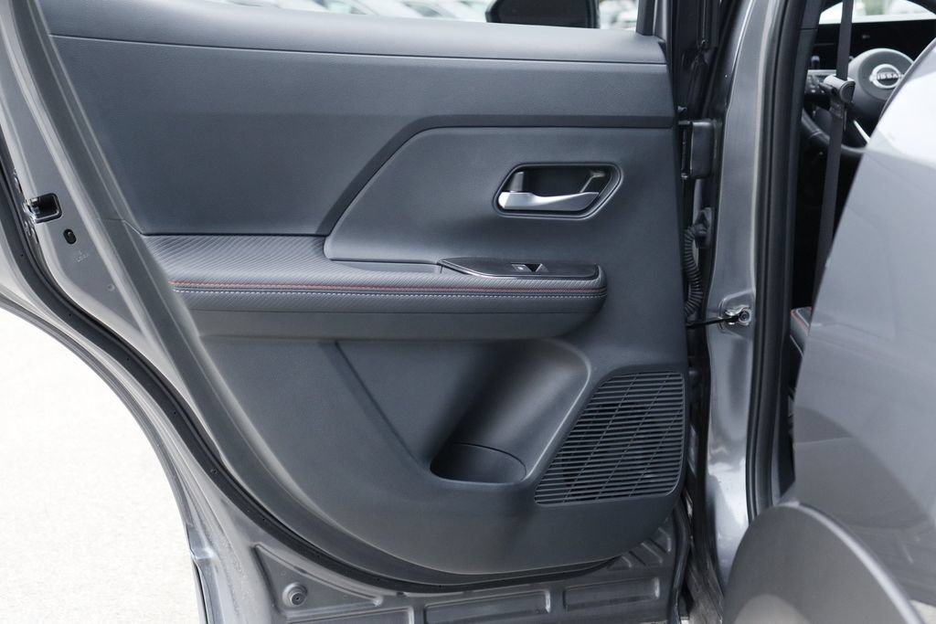 Used 2025 Nissan Kicks SR w/ SR Premium Package AWD/4WD image 29