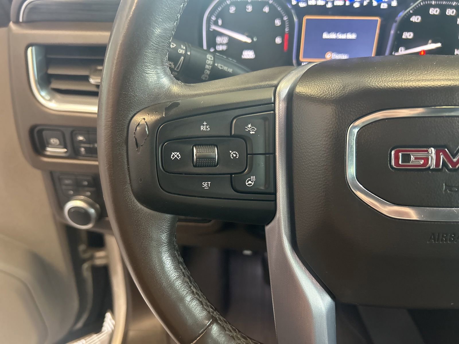 Used 2021 GMC Yukon SLT w/ SLT Luxury Plus Package AWD/4WD image 25