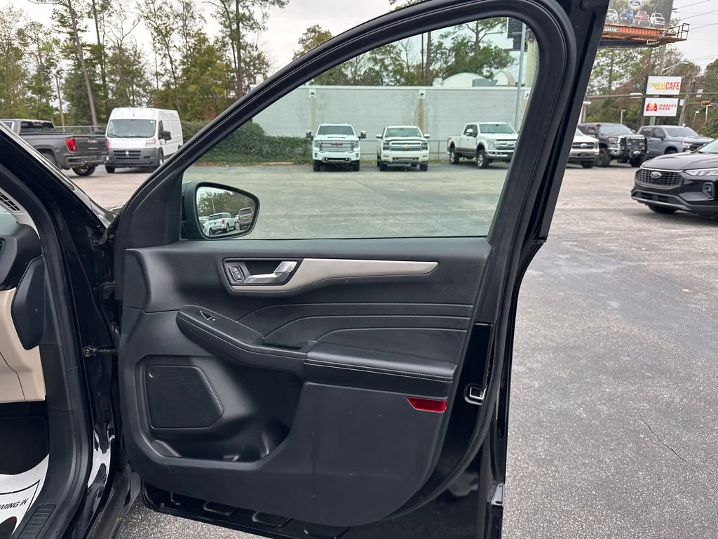 Used 2021 Ford Escape SEL w/ Technology Package image 32