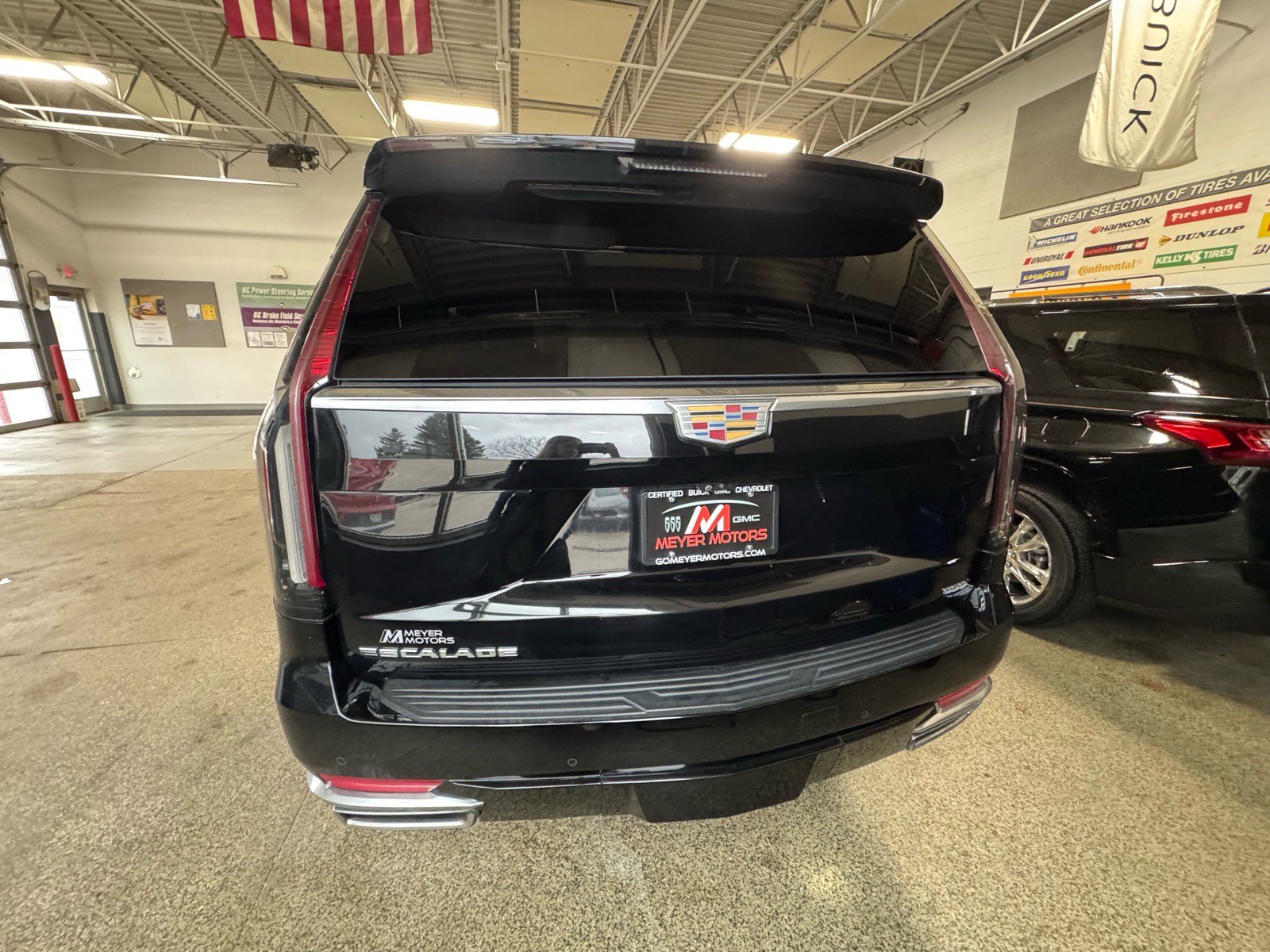 Used 2021 Cadillac Escalade ESV Premium Luxury AWD/4WD image 6