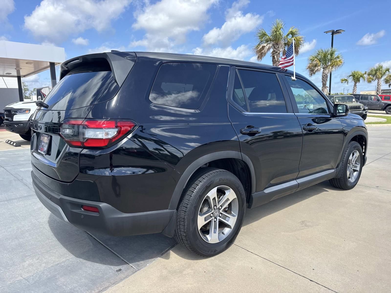 Used 2025 Honda Pilot EX-L image 7