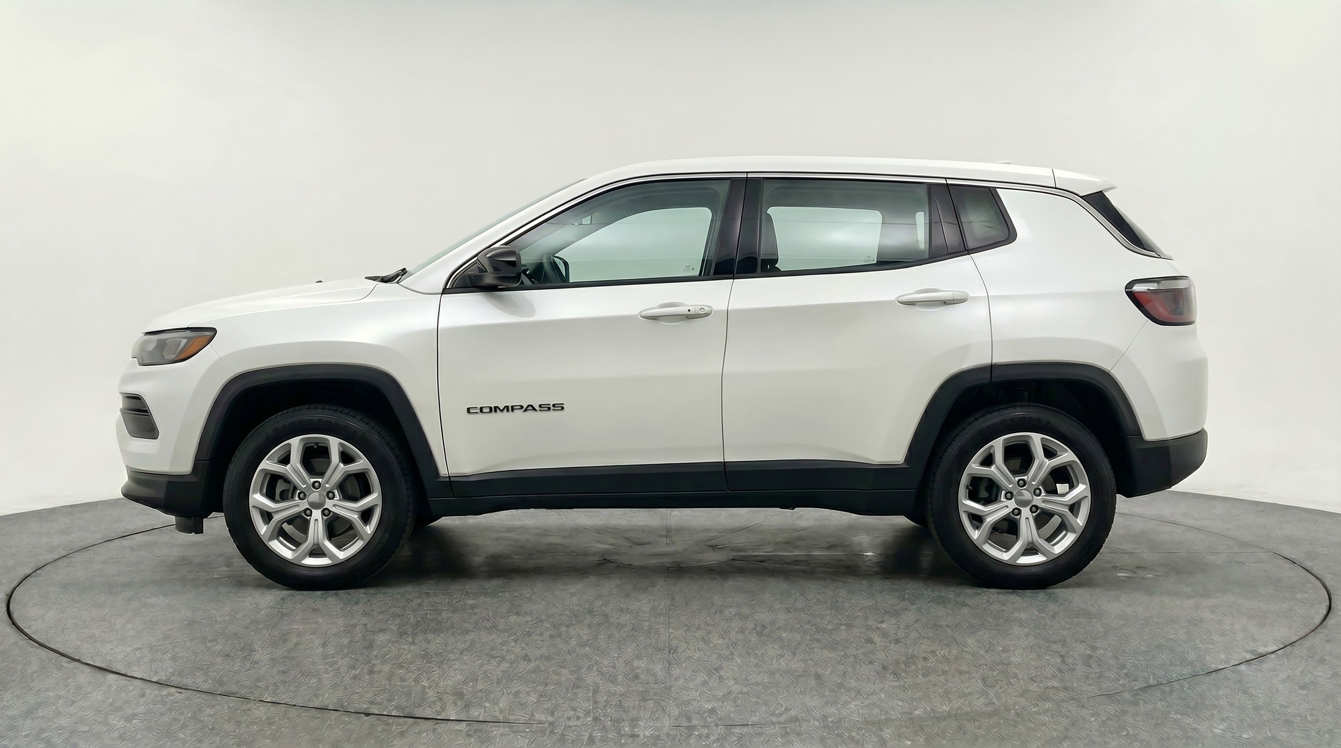 Used 2025 Jeep Compass Latitude AWD/4WD image 5
