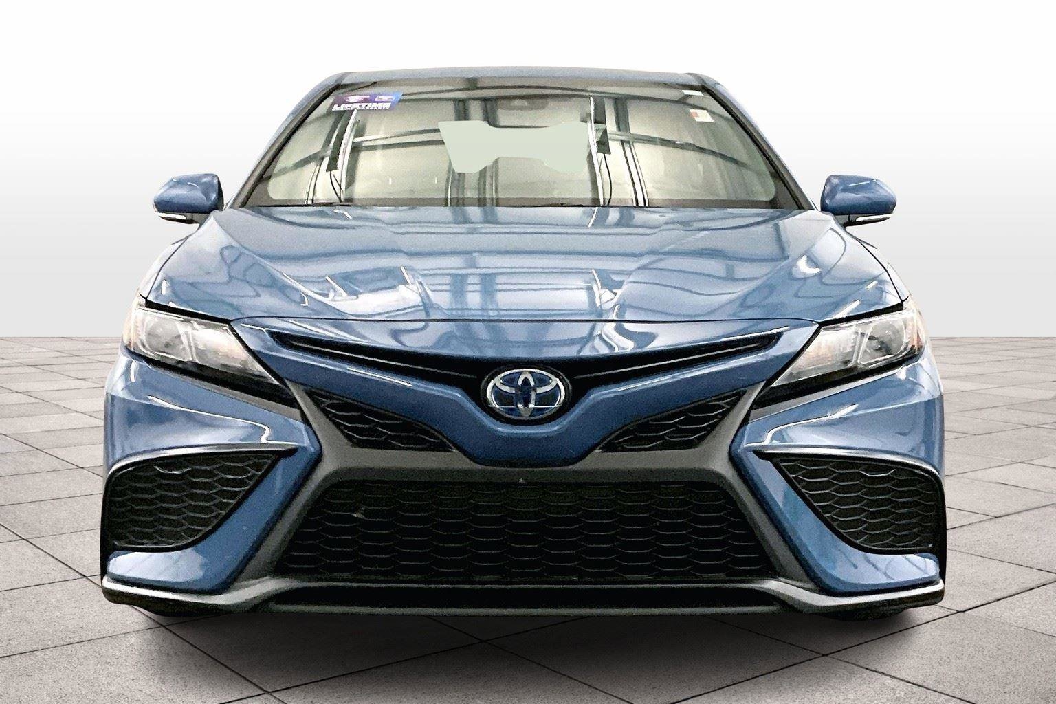 Used 2023 Toyota Camry SE image 3