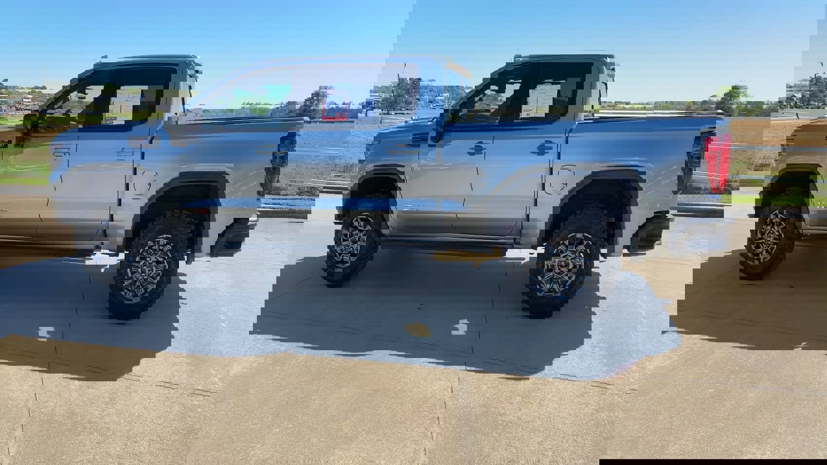 Used 2025 GMC Sierra 1500 AT4X image 5