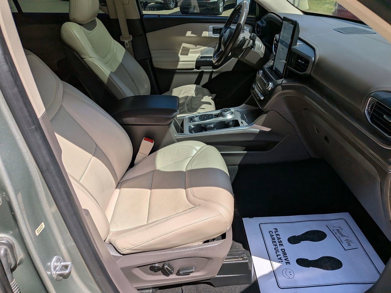 Used 2020 Ford Explorer Platinum w/ Premium Technology Package AWD/4WD image 36