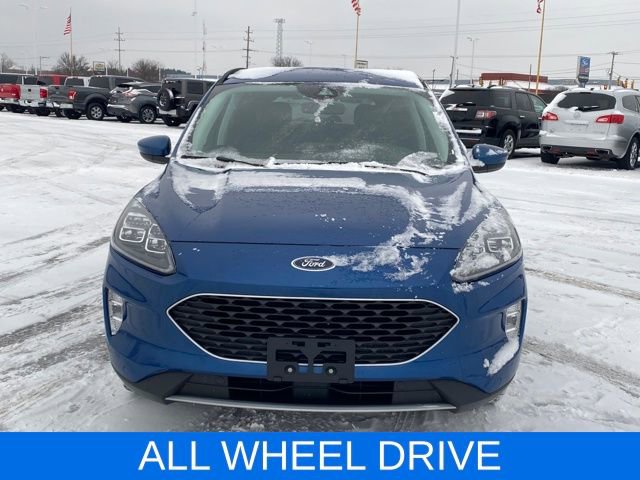 Used 2022 Ford Escape Titanium video 2