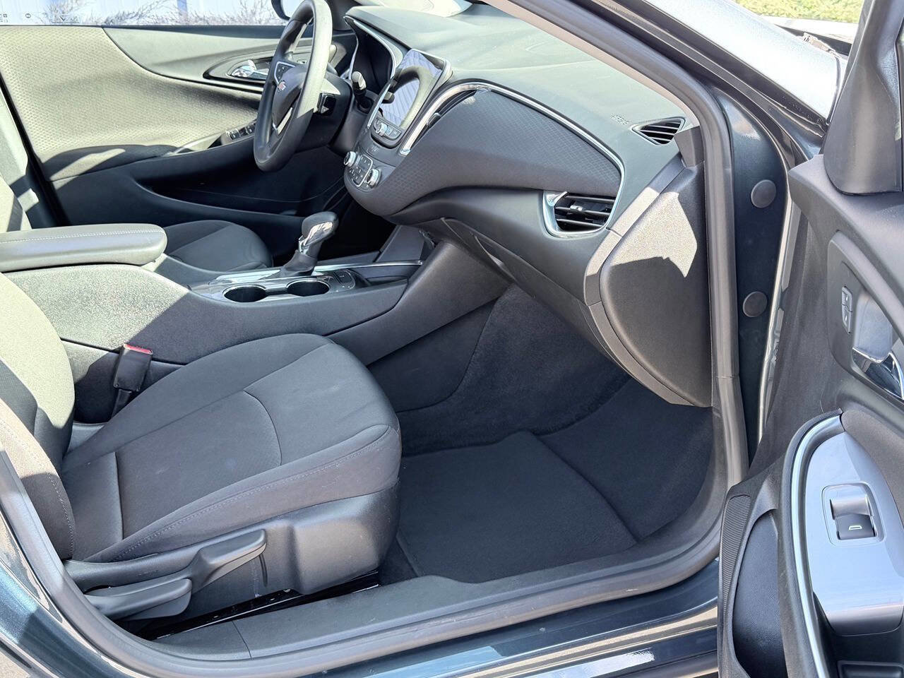 Used 2021 Chevrolet Malibu LT image 13