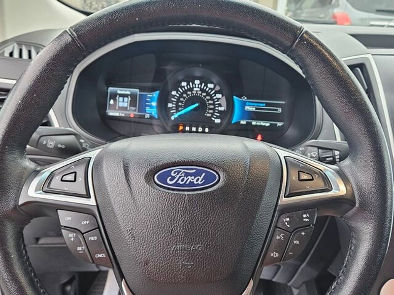 Used 2023 Ford Edge SEL image 26