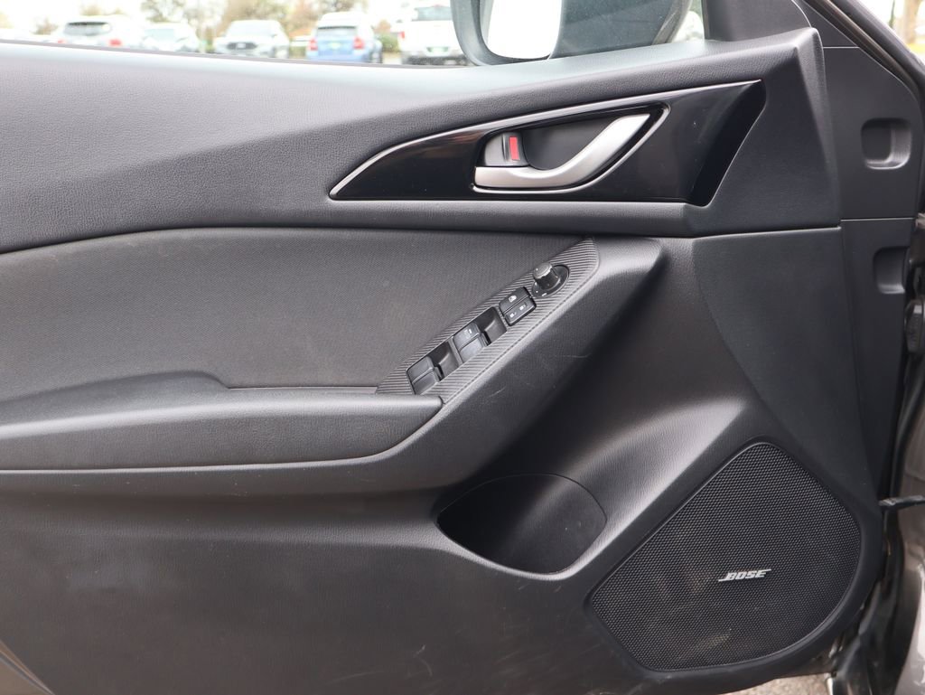 Used 2014 MAZDA MAZDA3 i Touring w/ Technology Package image 19