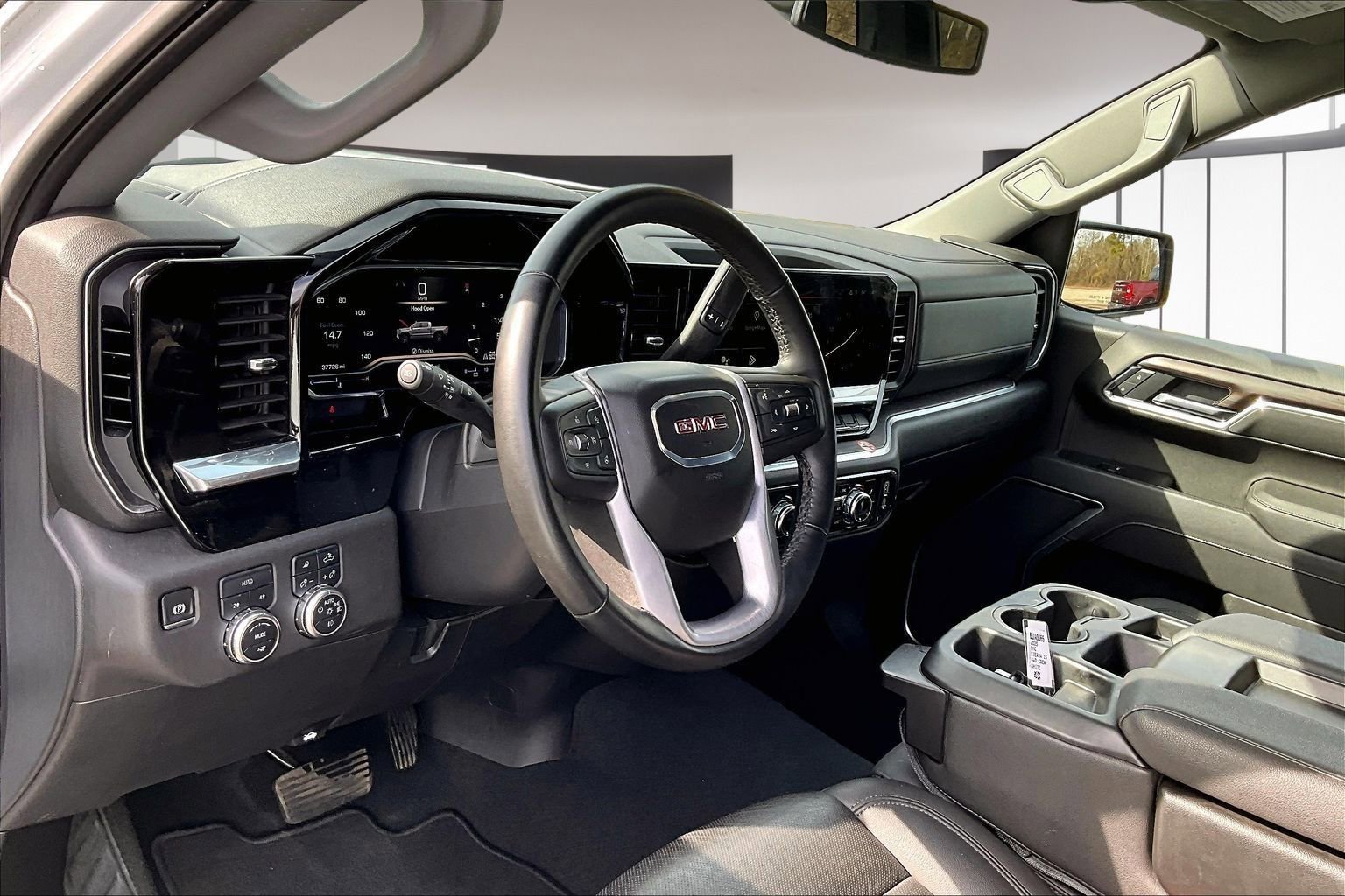 Used 2025 GMC Sierra 1500 SLT image 18