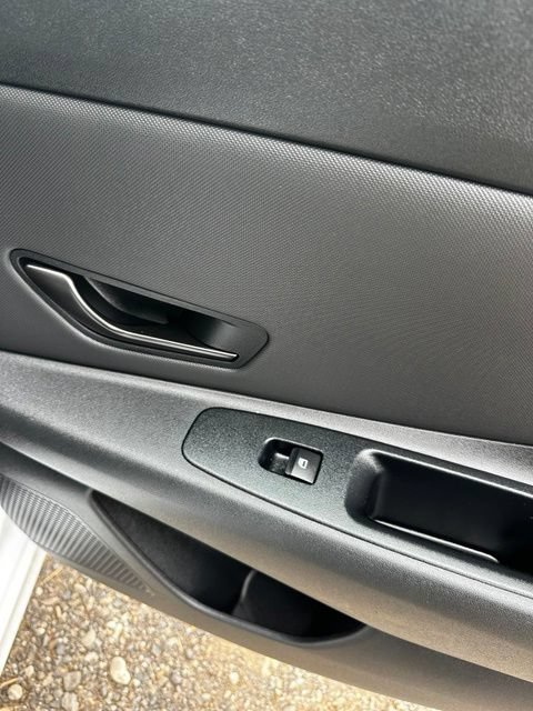 Used 2025 Hyundai Elantra Sport FWD image 17