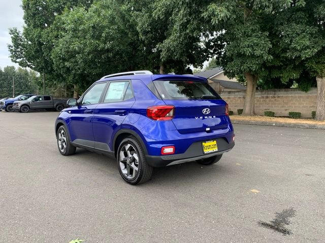 New 2025 Hyundai Venue SEL image 3