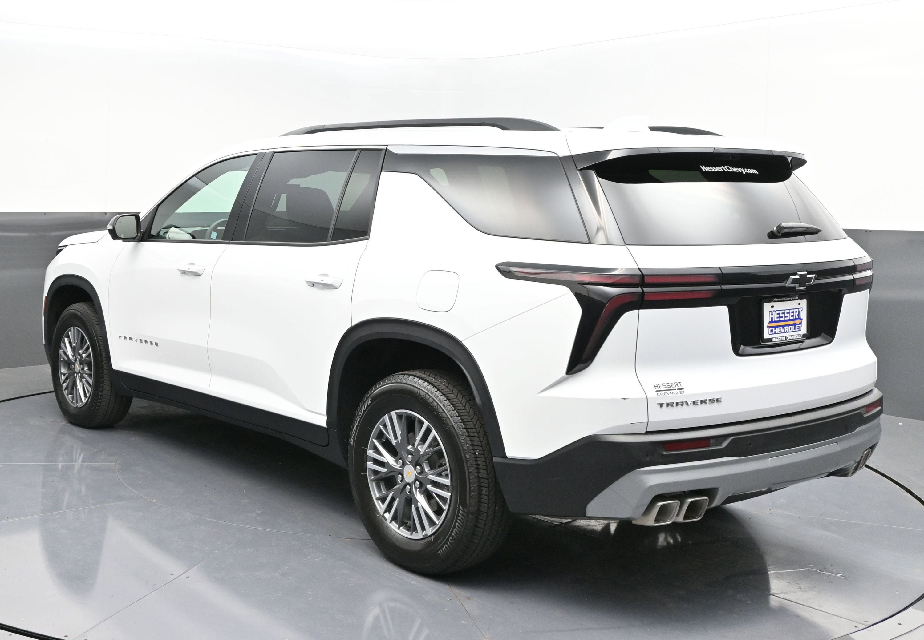 Used 2026 Chevrolet Traverse LT w/ Driver Confidence Package FWD image 5