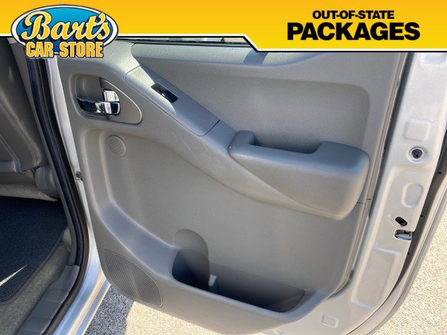Used 2013 Nissan Frontier SL w/ Moonroof Pkg image 9