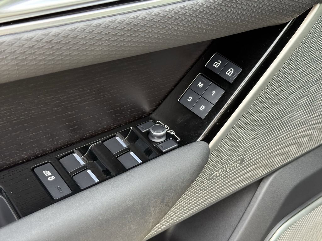 Used 2023 Land Rover Range Rover Velar R-Dynamic S image 17