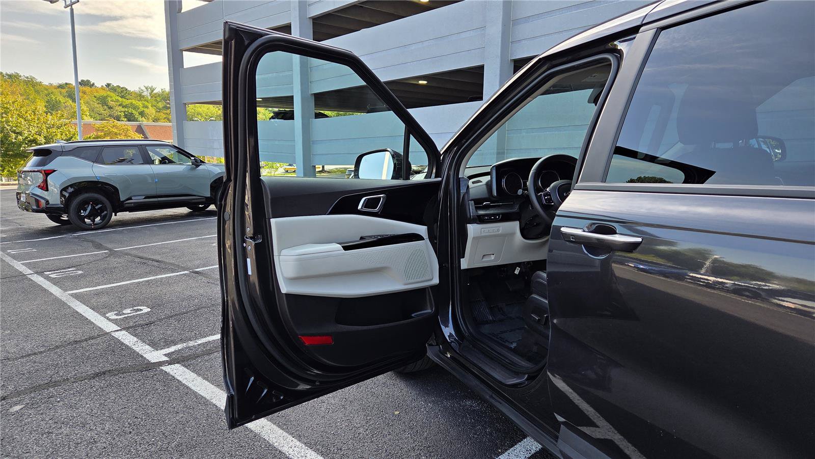 Certified 2024 Kia Carnival EX FWD image 12