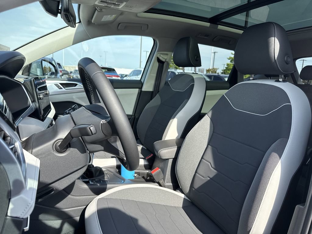 New 2025 Volkswagen Taos SE image 12