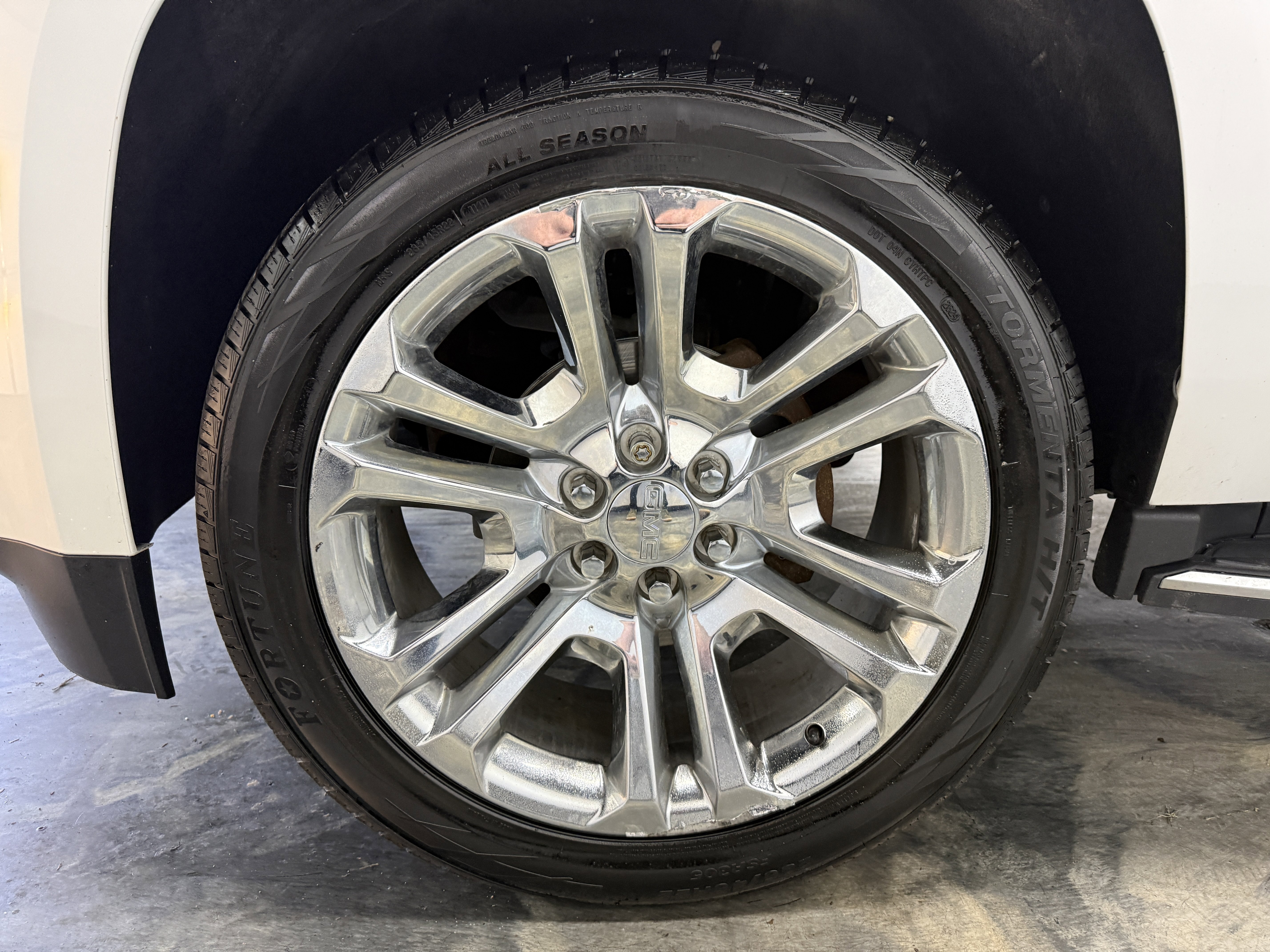 Used 2018 GMC Yukon SLT w/ Premium Edition AWD/4WD image 28