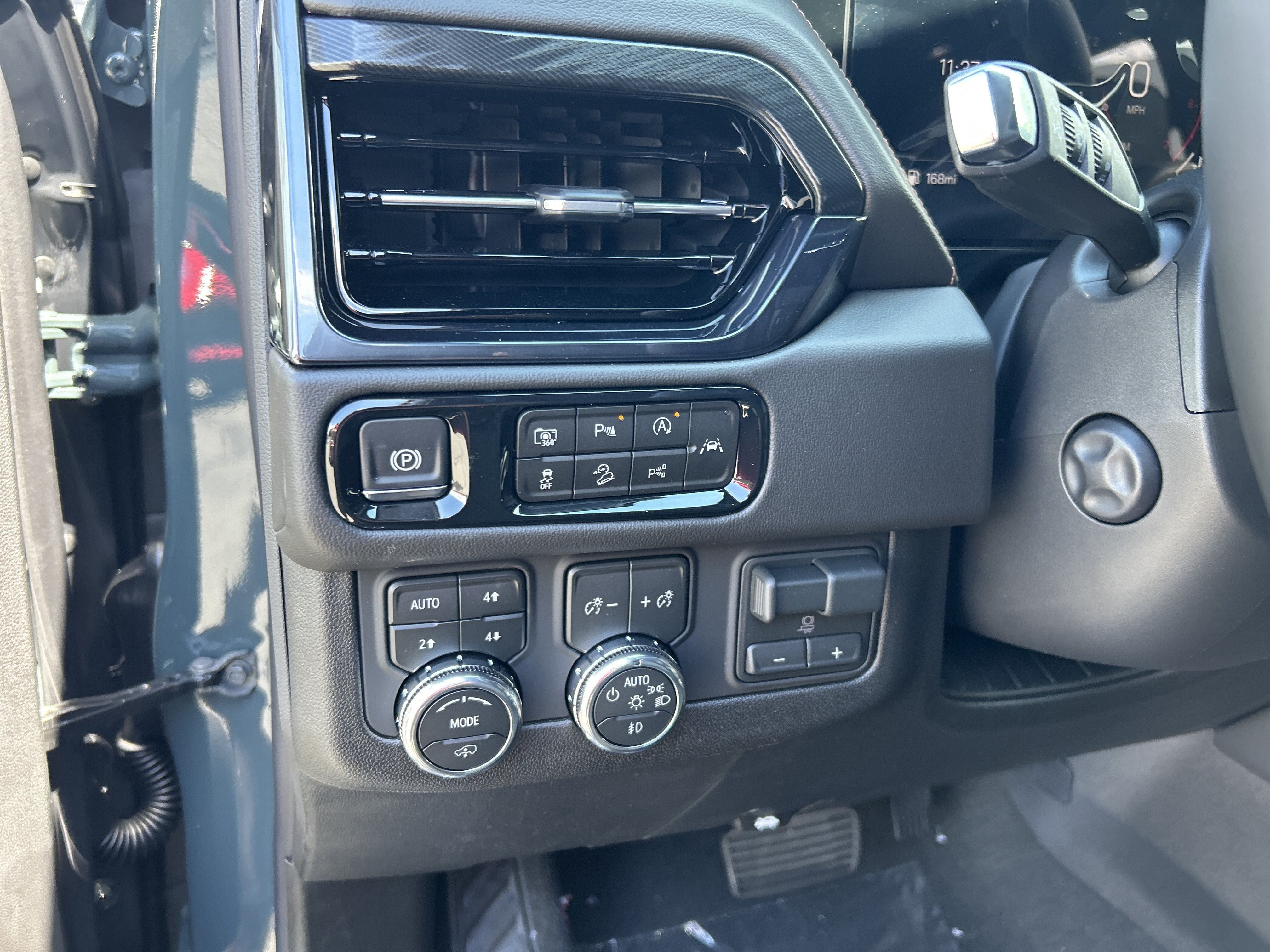 New 2026 GMC Yukon XL AT4 w/ AT4 Premium Plus Package AWD/4WD image 25