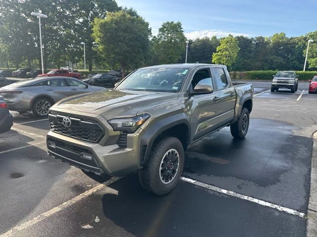 Used 2025 Toyota Tacoma TRD Off-Road AWD/4WD image 4