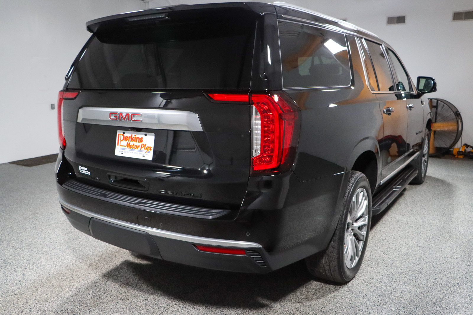 Used 2023 GMC Yukon XL Denali AWD/4WD image 7