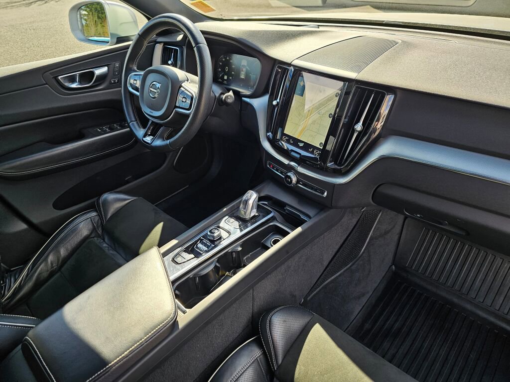 Used 2018 Volvo XC60 T8 R-Design w/ Convenience Package image 29