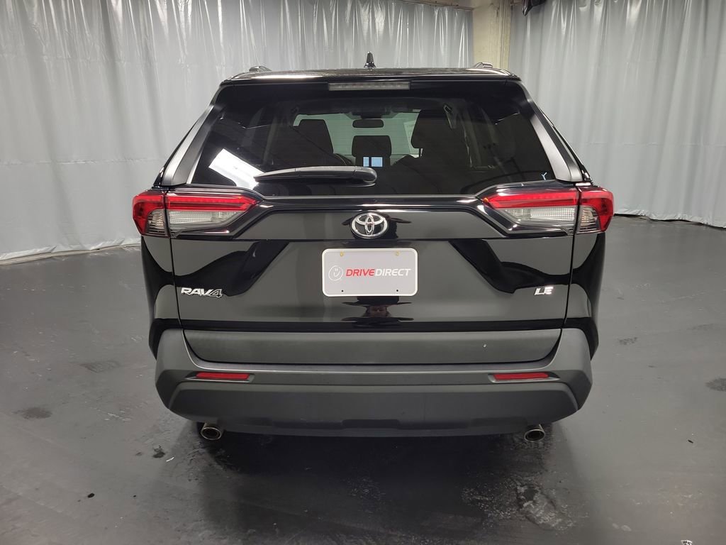 Used 2020 Toyota RAV4 LE image 7