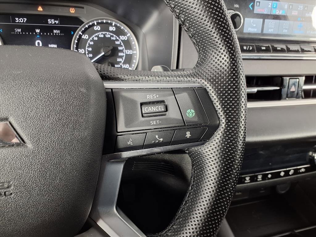 Used 2024 Mitsubishi Outlander SE Black Edition image 16