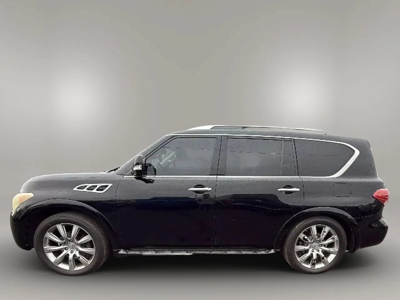 Used 2012 INFINITI QX56 4WD w/ Deluxe Touring Pkg image 2