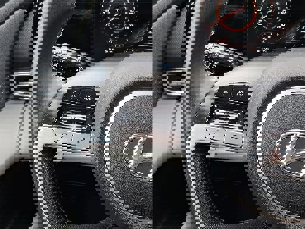 Used 2023 Hyundai Elantra Limited w/ Preferred Accessory Package image 21