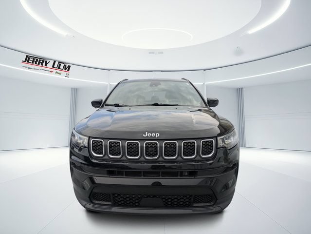 Used 2023 Jeep Compass Latitude w/ Sun and Sound Group AWD/4WD image 8