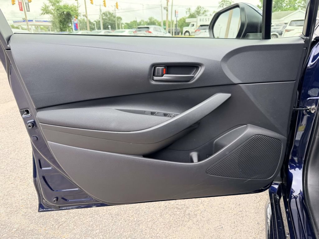 Used 2022 Toyota Corolla LE w/ Carpet Mat Package (TMS) FWD image 17