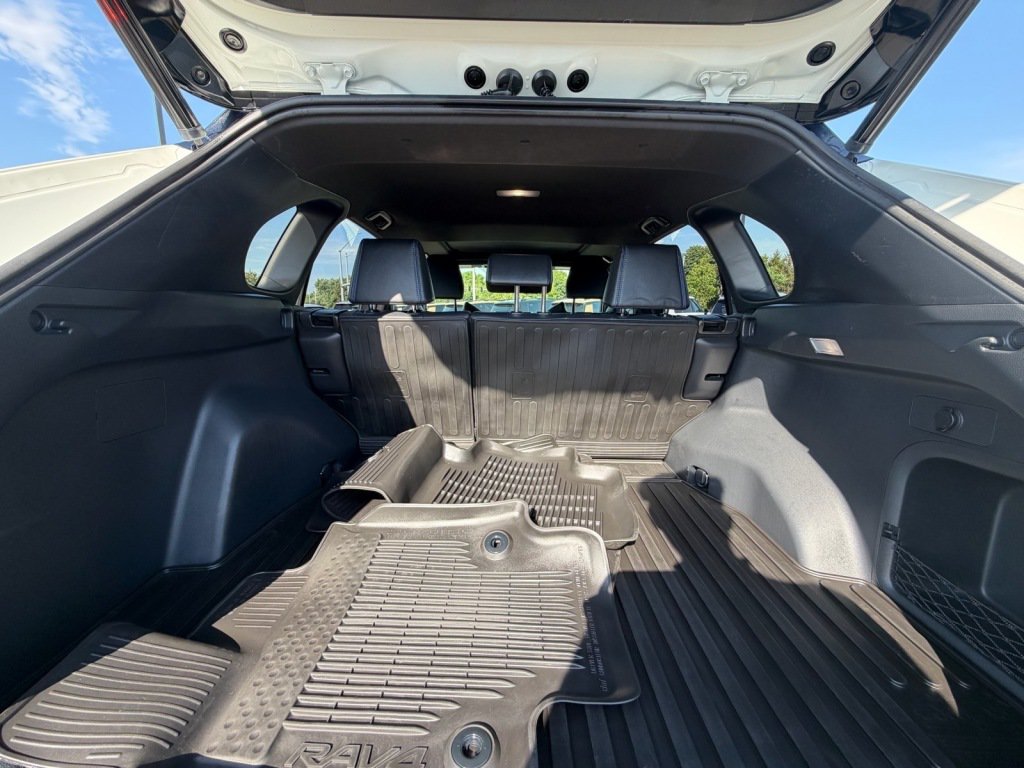 Used 2022 Toyota RAV4 XSE w/ XSE Grade Weather Package AWD/4WD image 5