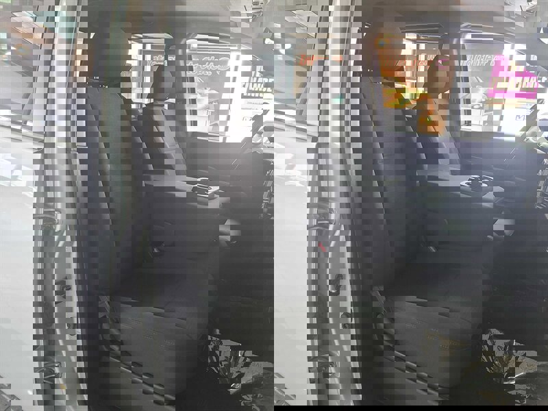 Used 2015 Nissan Titan SV image 15